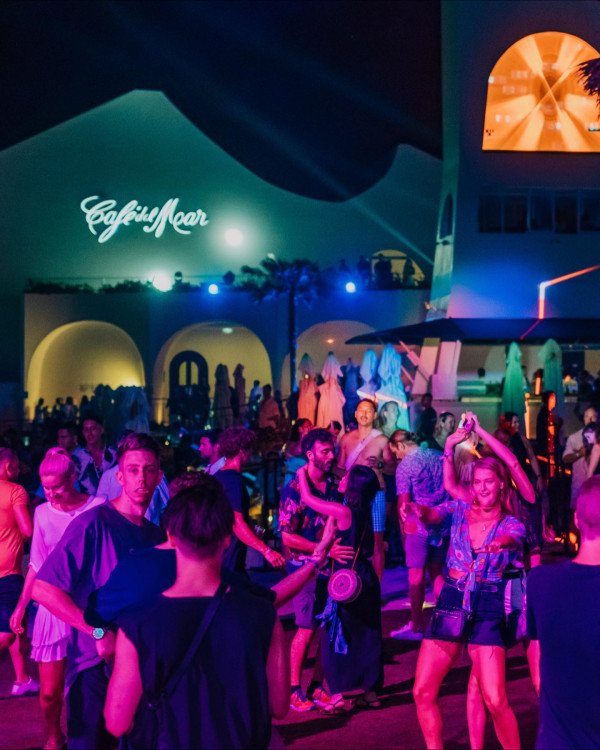 Whats On (7) | Café del Mar Bali